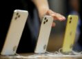 Several strategies to buy Apple iPhones at a lower price