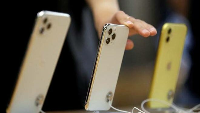 Several strategies to buy Apple iPhones at a lower price